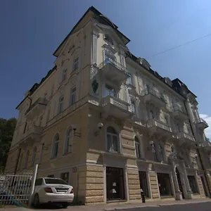 https://hotel-westend.marianskelaznehotels.net