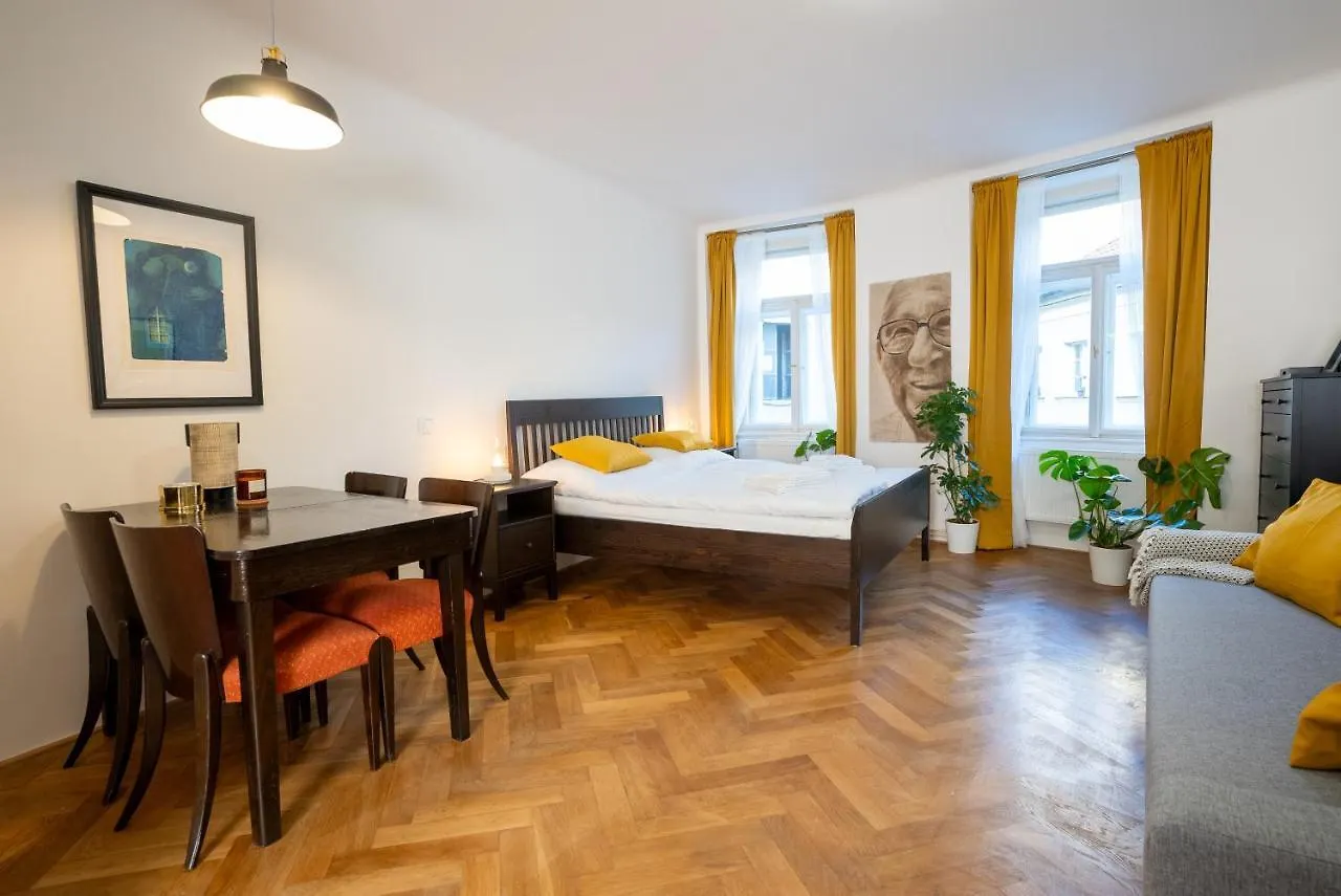 White Wolf House Hostel & Apartments Praga 0*,