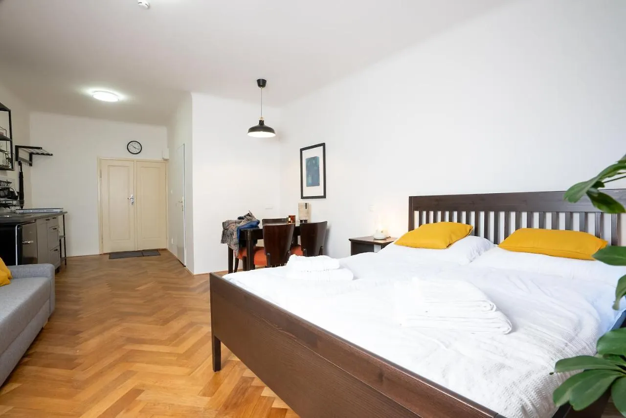 White Wolf House Hostel & Apartments Praga 0*,
