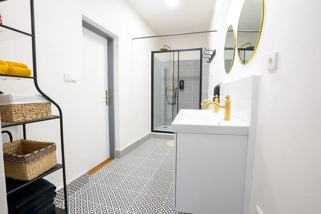 White Wolf House Hostel & Apartments Praga República Checa