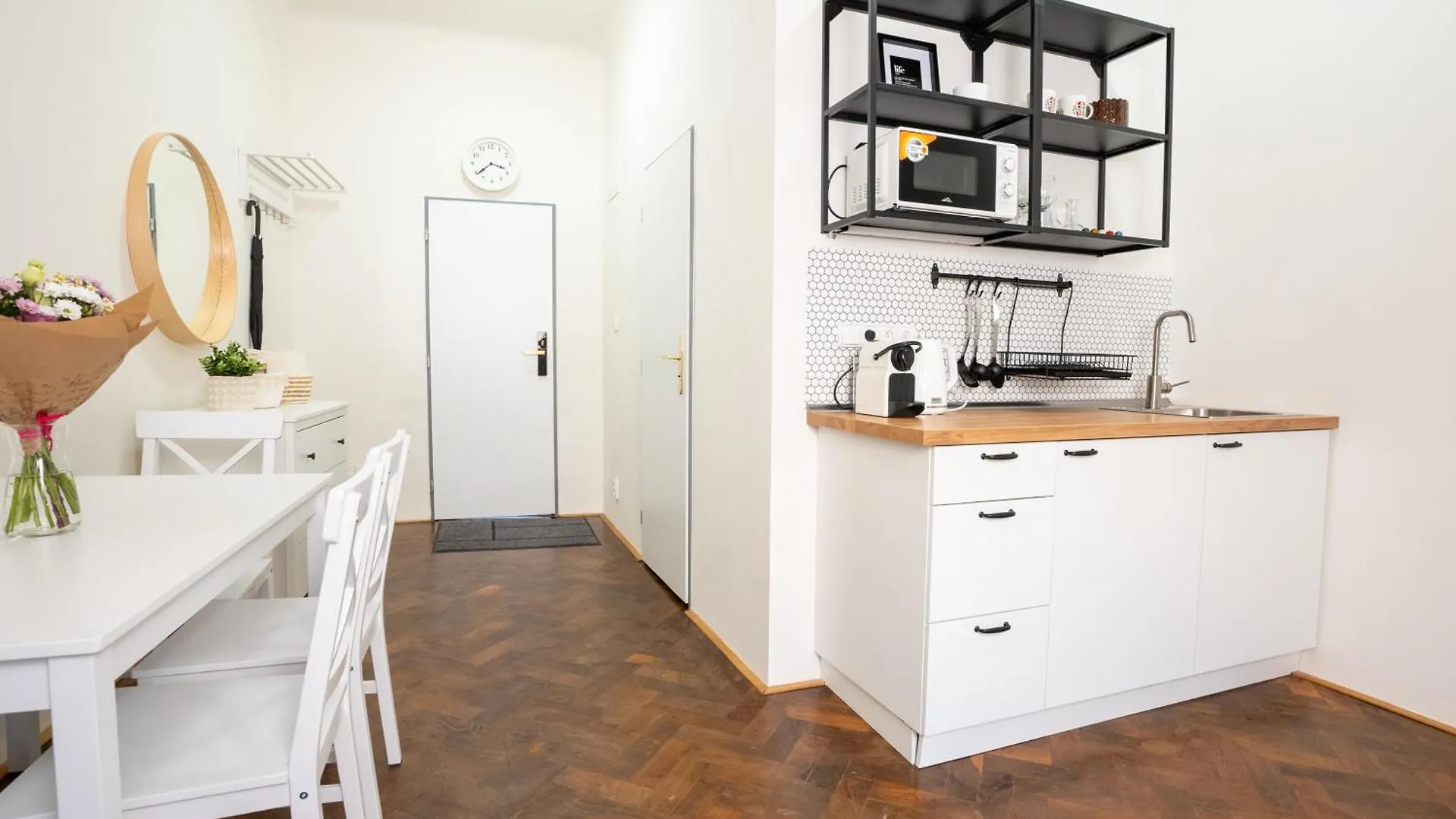 White Wolf House Hostel & Apartments Praga 0*,