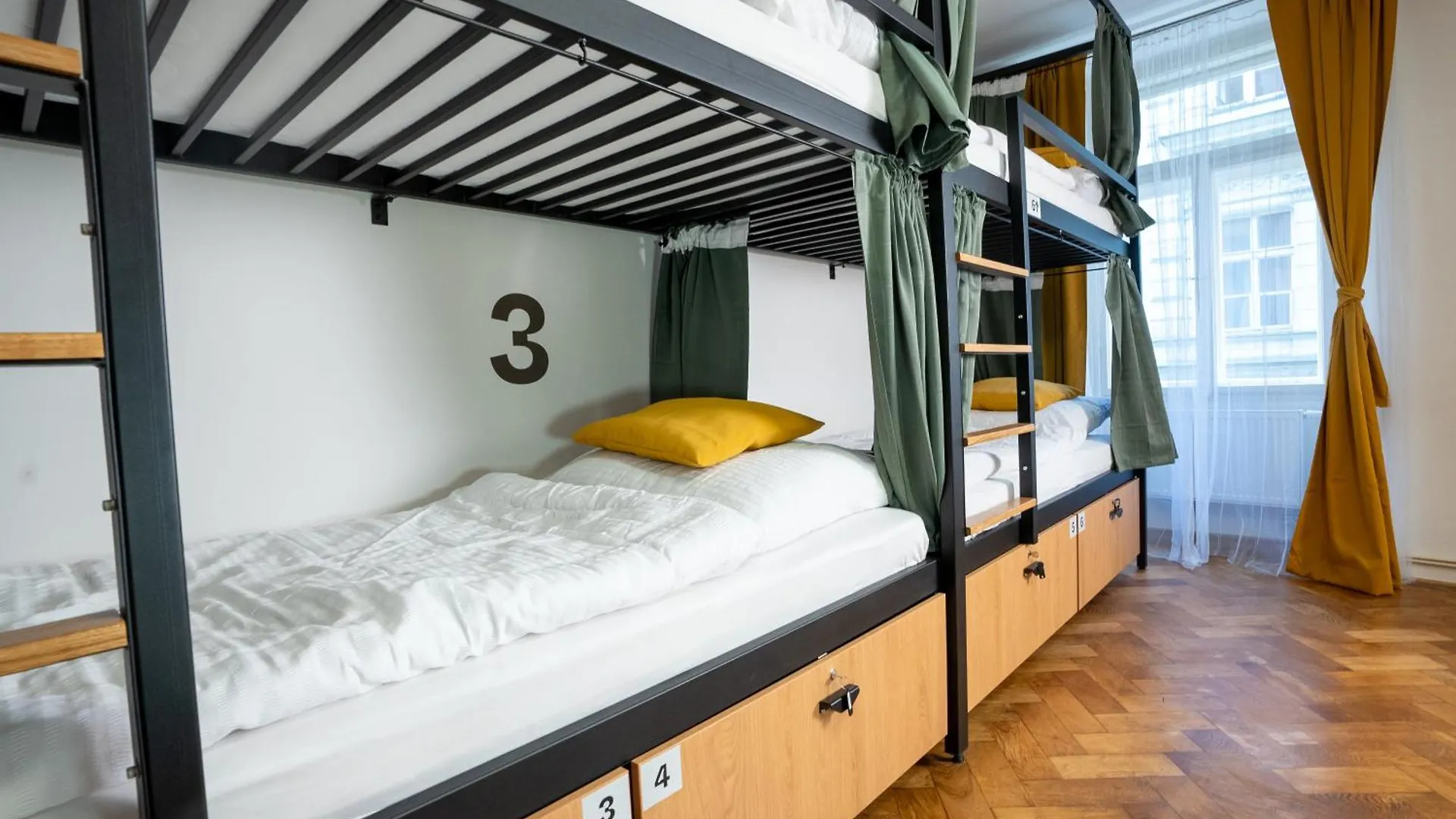 White Wolf House Hostel & Apartments Praga República Checa